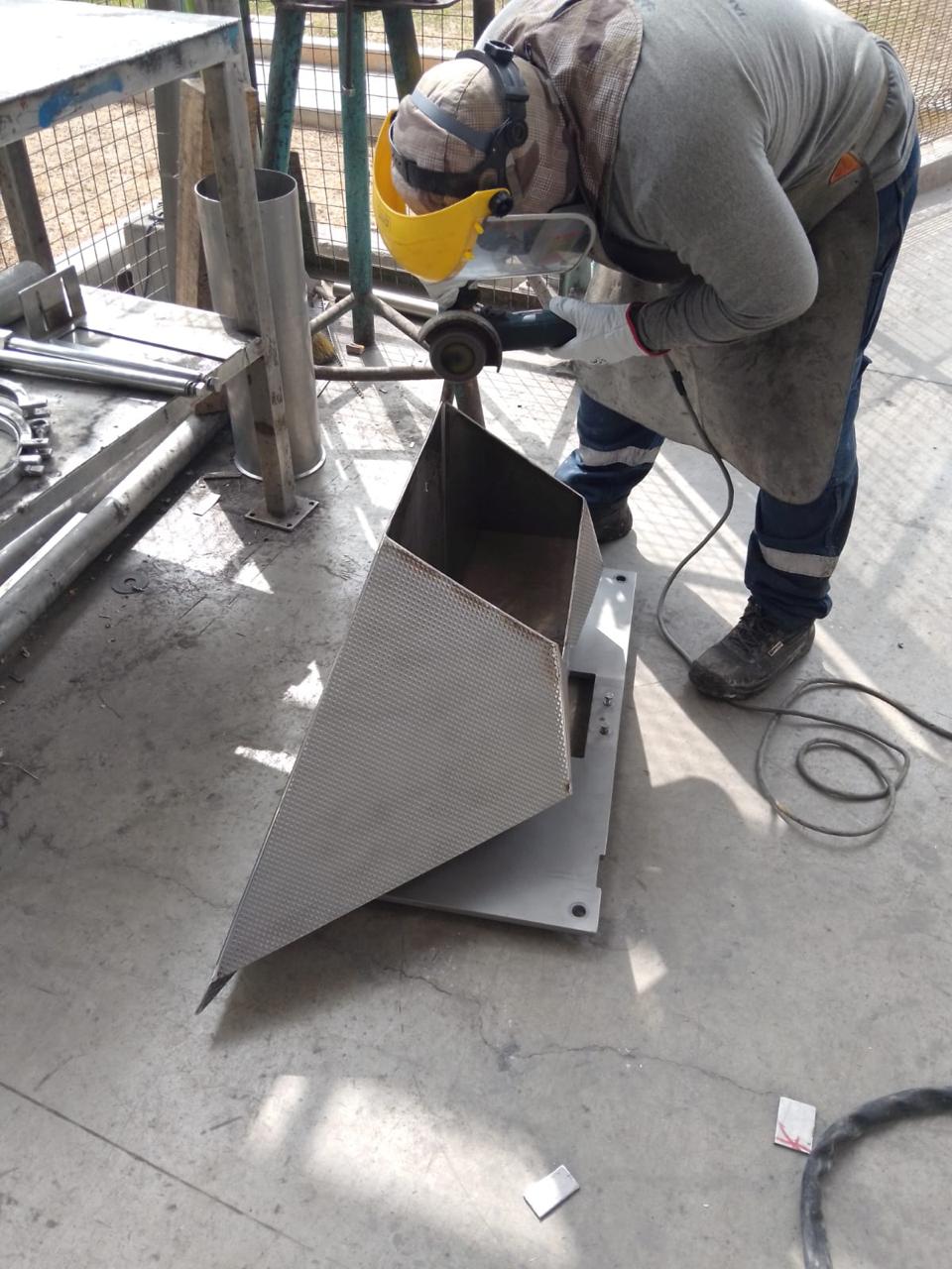 Fabricación de pieza estructural metálica en taller